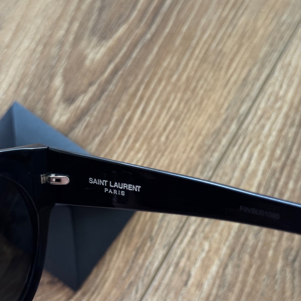 🕶️ Saint Laurent Black Oversized Cat-Eye Sunglasses 🕶️ - Picture 10 of 16